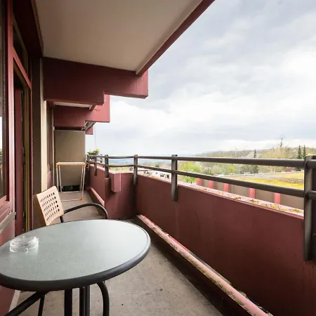 A504 By Interhome Apartment *